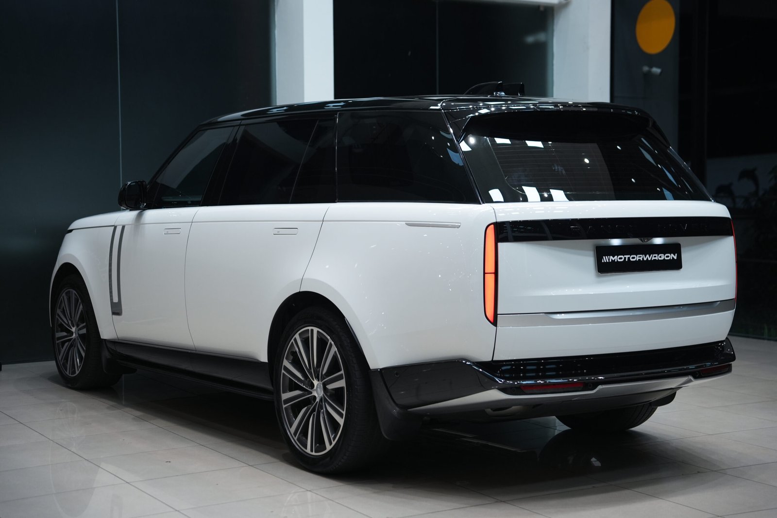 Range Rover Autobiography Latest Model RANGE ROVER AUTOBIOGRAPHY - Motor Wagon